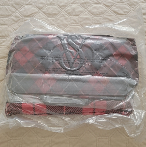 NWT Victoria's Secret Plaid Tote + Cozy Blanket - Picture 3 of 4